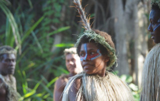 きれいな化粧を施した先住民