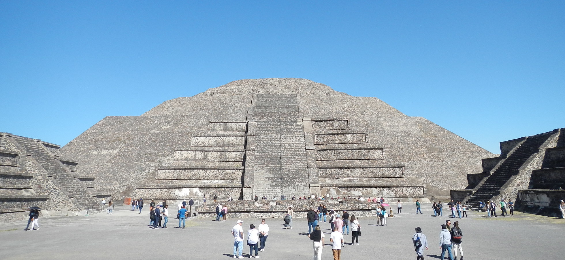 テオティワカン遺跡月のピラミッド