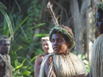 きれいな化粧を施した先住民